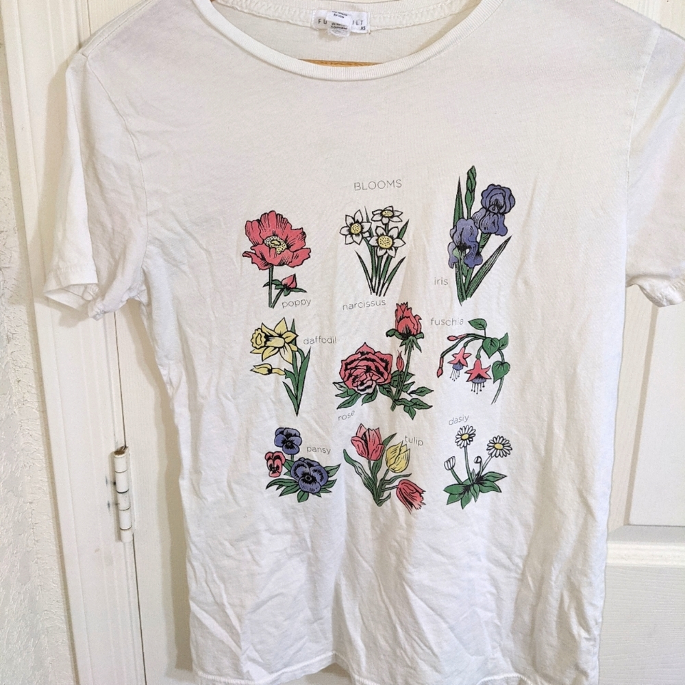 Vintage Flower T-shirt 🌺🌹🌿